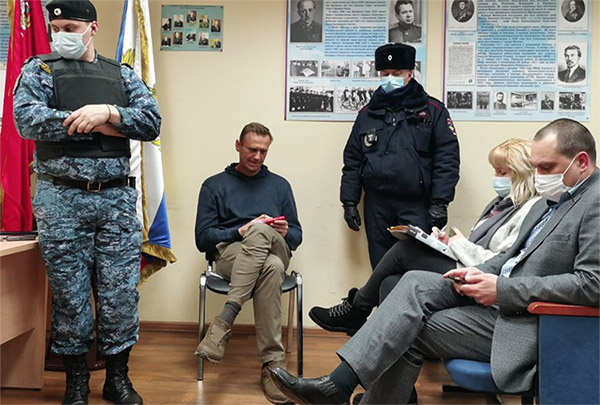 Вернувшийся в Москву блогер Алексей Навальный арестован до 15 февраля